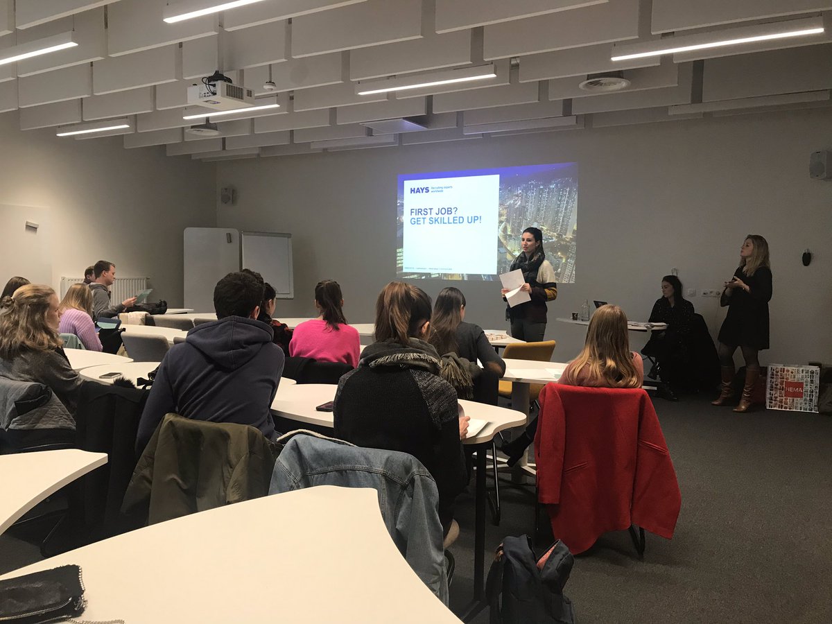 LisaCours's tweet photo. Voor de MPC sollicitatietraining die vandaag plaatsvond waren @lauren_vp en ik het vlogteam van dienst. We interviewden enkele medestudenten omdat we graag te weten wilden komen welke tips zij zullen meenemen in hun professionele carrière. #masterMPC https://t.co/T4ANnxdjXT