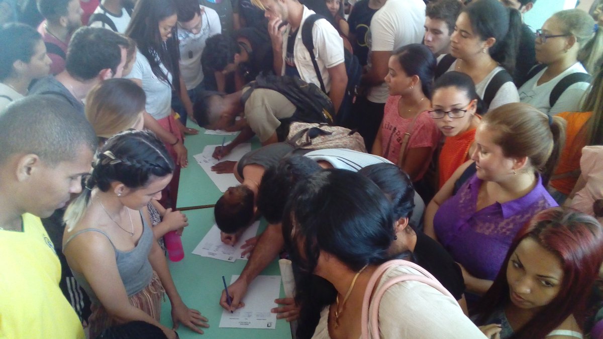 La <a href="/facultad3_uci/">Facultad3_UCI</a> demostrando que estaremos al lado de nuestra hermana #Venezuela ahora y para siempre #ManosFueraDeVenezuela #HandsOffVenezuelaTrump <a href="/realDonaldTrump/">Donald J. Trump</a>