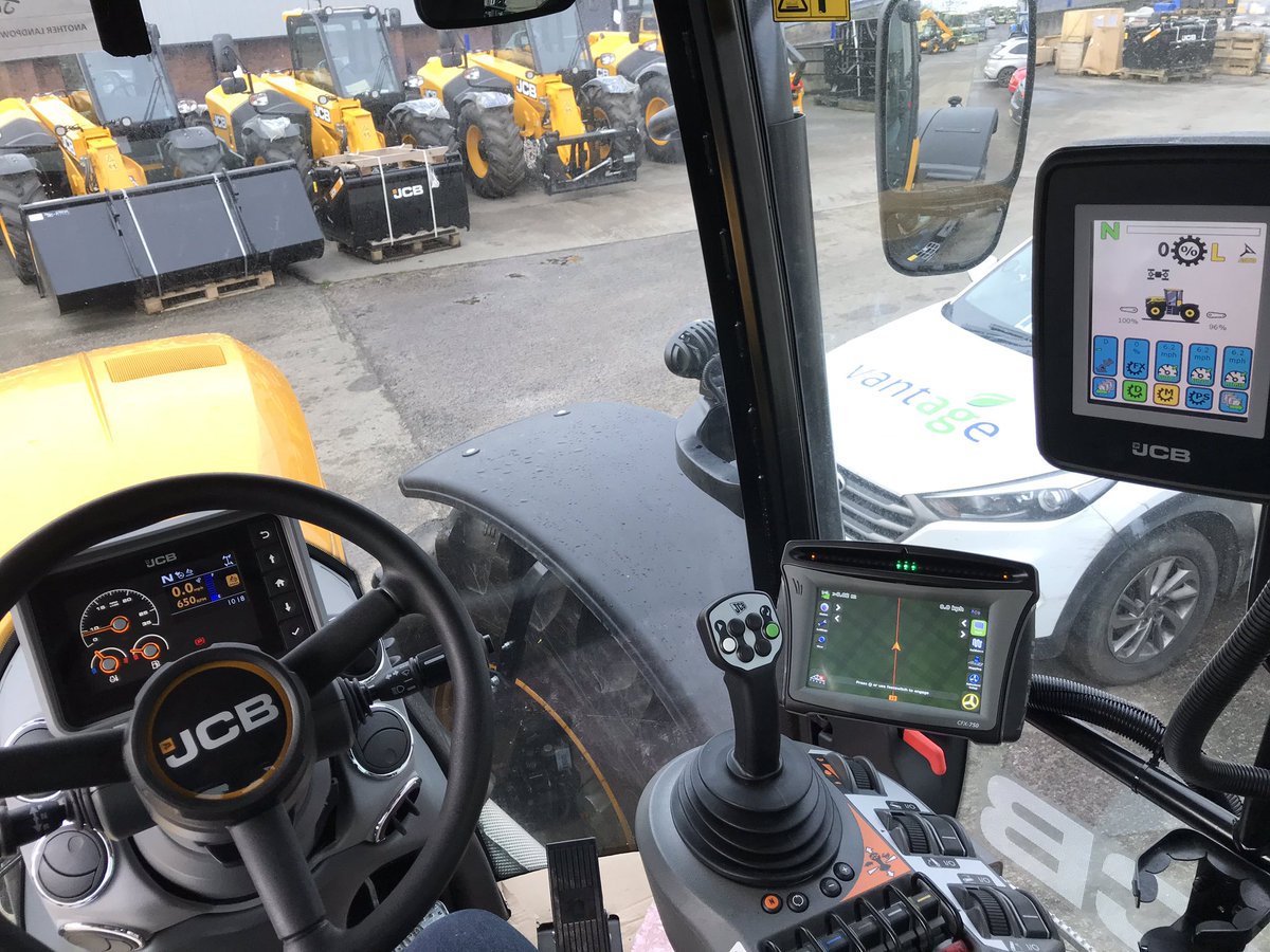Vantage_Ire's tweet photo. A nice job this morning, setting up and calibrating  @Trimble_Ag #CFX750 Autopilot on @JCBAgriculture Fastrac 4220 for R Kennedy and Co. 
Best of luck 👍
#PrecisionWIthPurpose #Farming #PrecisionAg 🚜+🛰=|| https://t.co/aphbITlw6r