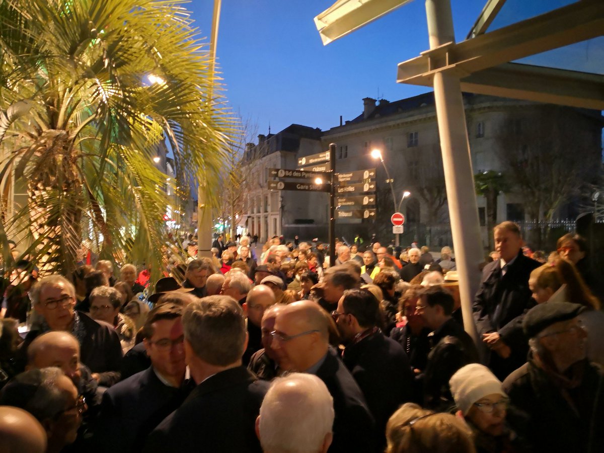 MarcOXIBAR's tweet photo. Réunis à Pau, tous ensemble contre l' #antisémitisme #CaSuffit @NPatriarche @pauline_roy64 @EricSAUBATTE @HCouchinave @lesRepublicains https://t.co/IBvM294zaX