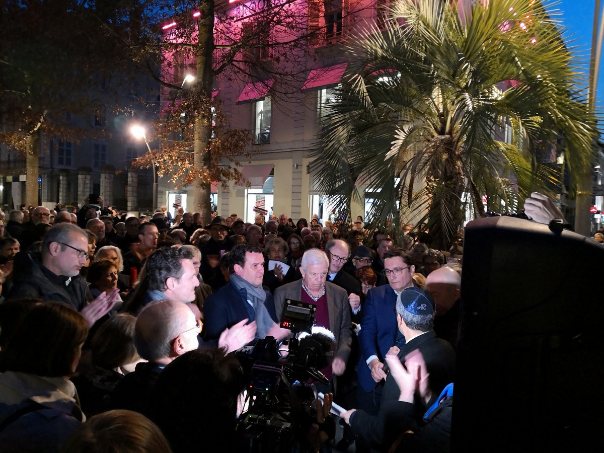 MarcOXIBAR's tweet photo. Réunis à Pau, tous ensemble contre l' #antisémitisme #CaSuffit @NPatriarche @pauline_roy64 @EricSAUBATTE @HCouchinave @lesRepublicains https://t.co/IBvM294zaX