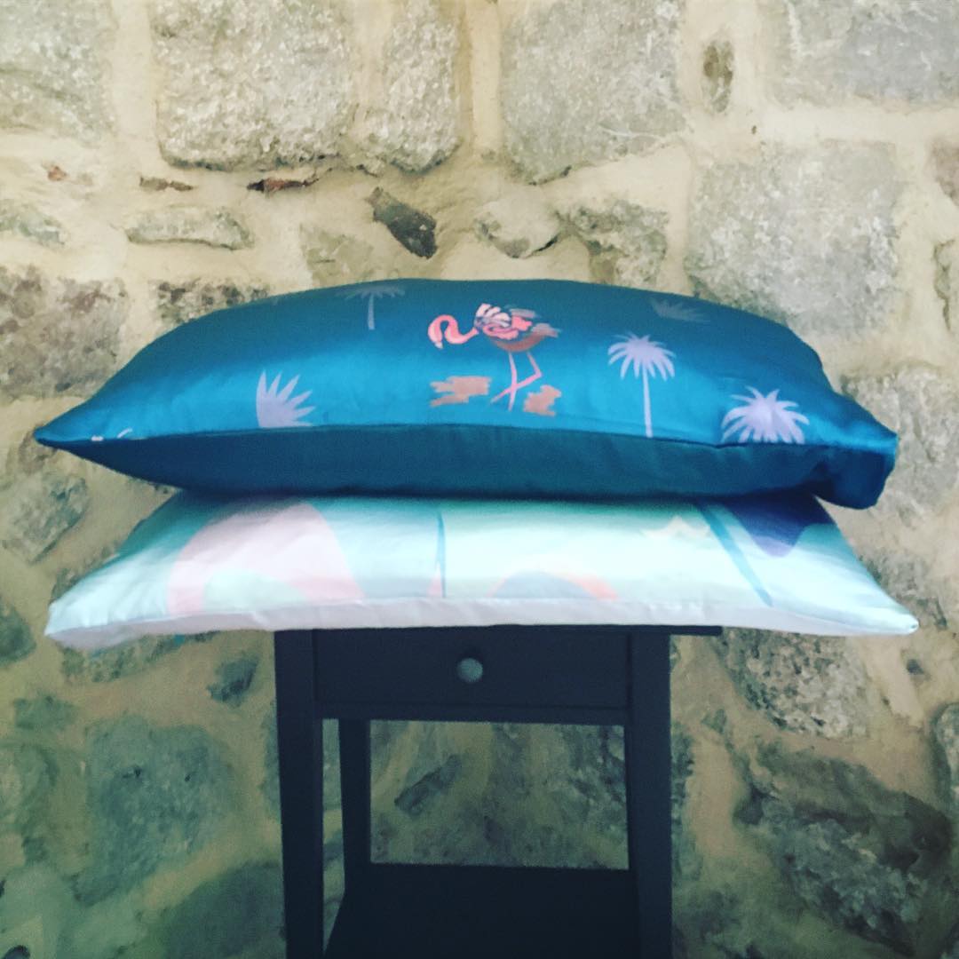 face_silk's tweet photo. Silk Face is ready for the summer season to begin with our new Miami print to lighten up your place. Go and check it out at https://t.co/JeCKrQb7ay. #newprint #design #miami #handmade #luxury #silkface #muberrysilkpillowcase #beautysleep https://t.co/ptynAfS6pw