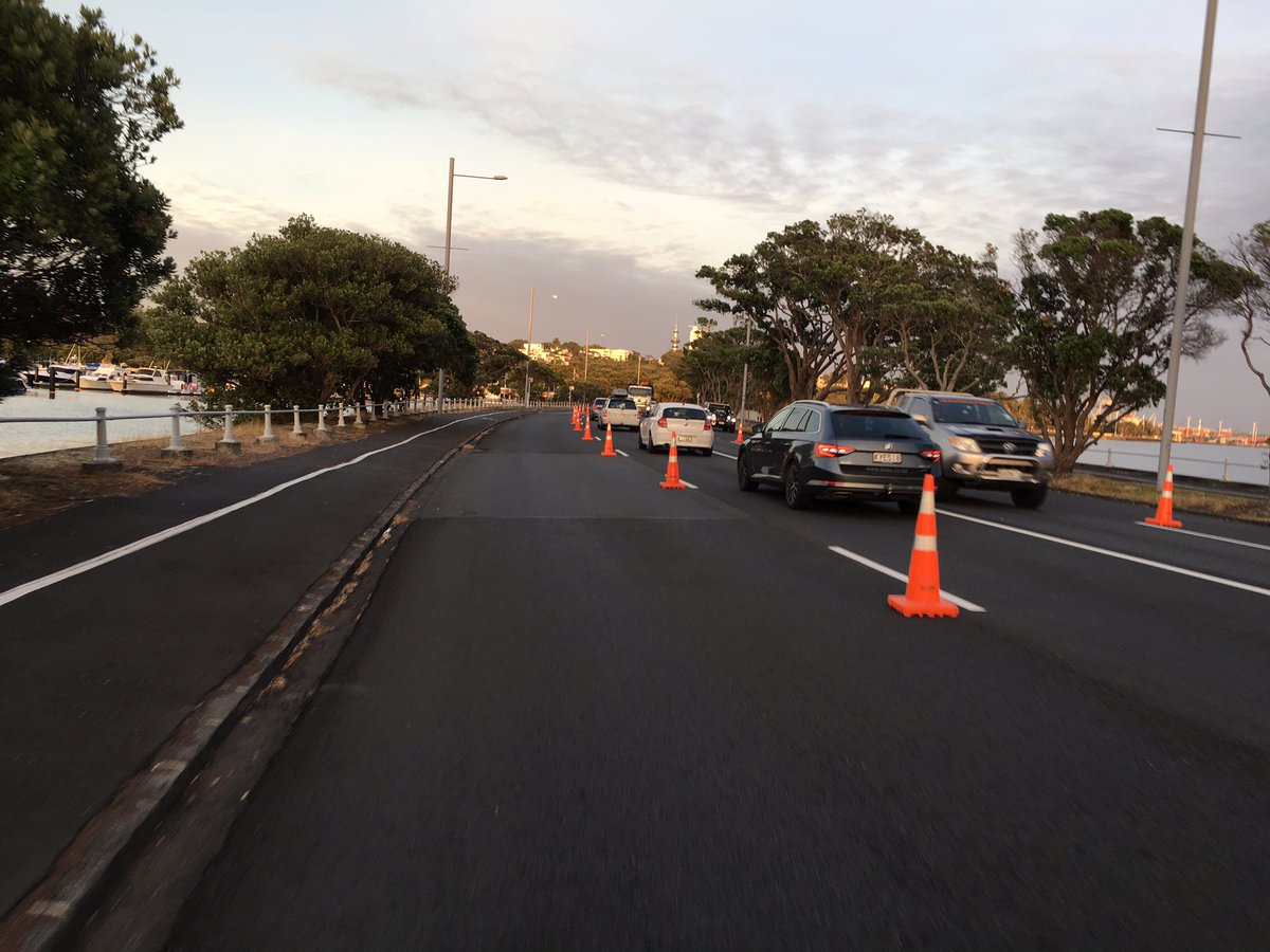Someone has inadvertently created a (cone) protected cycle lane on Tāmaki drive city bound and I like it! <a href="/BikeAKL/">Bike Auckland</a> #bikeakl #tamakidrive #protectedbikelane