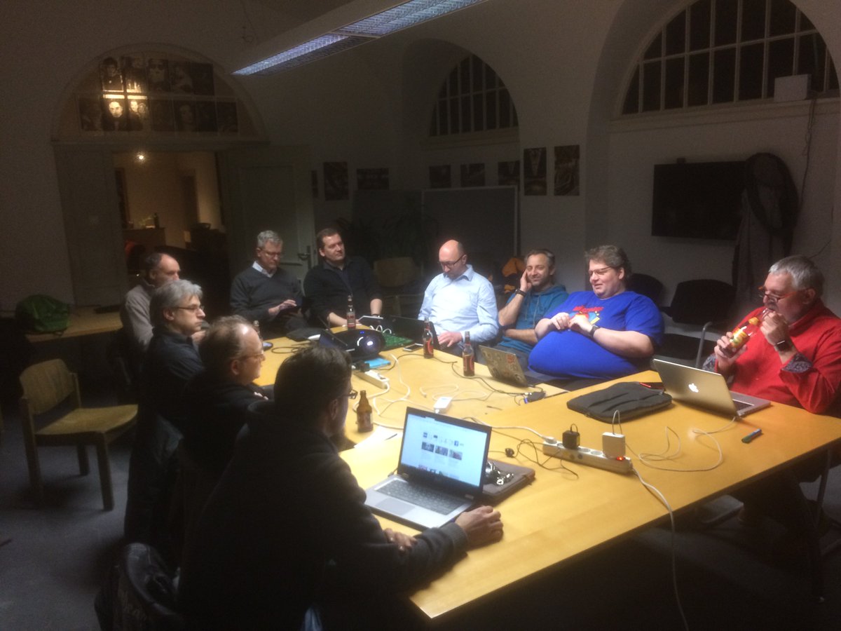 Start frei - WordPress Meetup in Würzburg. Frank zeigt uns wie man Meetup.com mit WP verknüpfelt, ganz nach Nürnberger Vorbild. Gut besucht 👍, müssen aber noch etwas an unserer Frauenquote arbeiten.