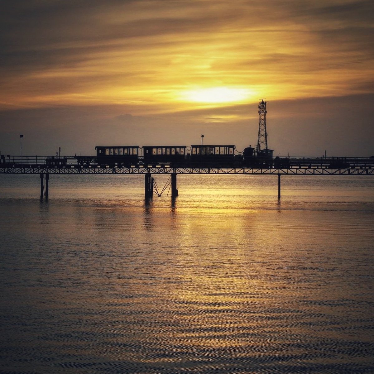 Sunrise at Hythe pier. @HistoricalSoton @SeeSouthampton @GreaterSoton @PiersSociety