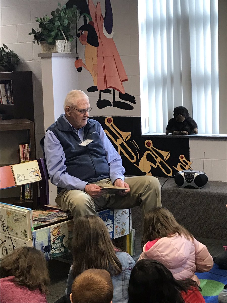 RVKWeRead's tweet photo. It’s been a great day for guest readers at the SES library. #RotaryReaders https://t.co/DN38uPbieW
