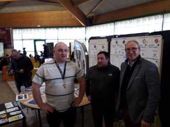 RoumoisSeine's tweet photo. Visite cet après-midi du président de @RoumoisSeine, Benoît Gatinet, au salon #Technocom, au Thuit de l'Oison pour saluer l'équipe organisatrice. Déjà 2000 visiteurs depuis le début du salon ! Le Technocom est ouvert jusqu'au 20 février. @ZGen276 https://t.co/ehbDkBBQAO