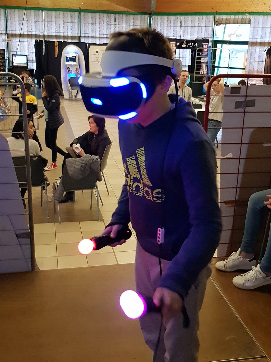 RoumoisSeine's tweet photo. Visite cet après-midi du président de @RoumoisSeine, Benoît Gatinet, au salon #Technocom, au Thuit de l'Oison pour saluer l'équipe organisatrice. Déjà 2000 visiteurs depuis le début du salon ! Le Technocom est ouvert jusqu'au 20 février. @ZGen276 https://t.co/ehbDkBBQAO