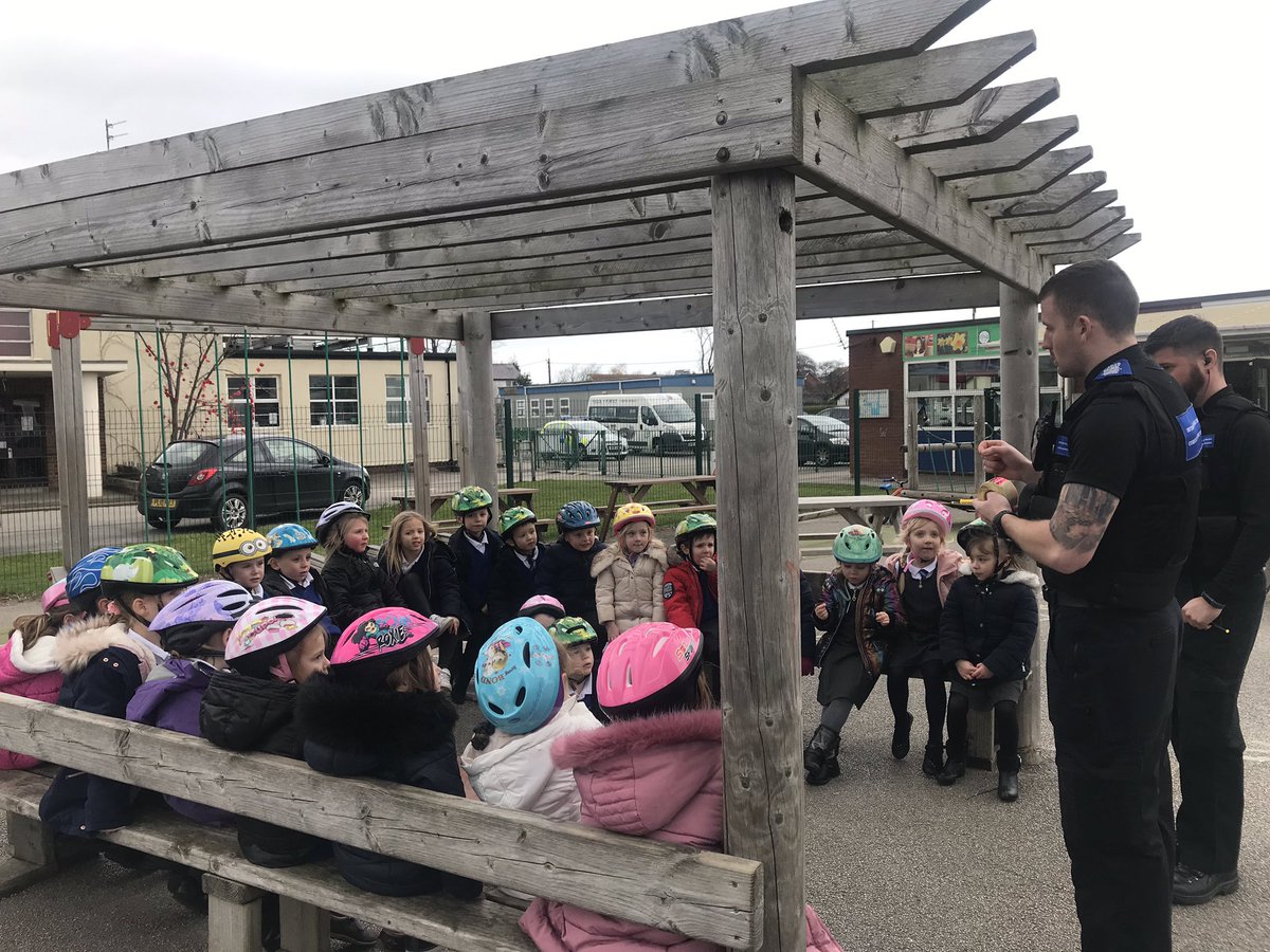 YForyd's tweet photo. Otters had so much fun on their reward afternoon ‘A wheelie good day’ and the police made it extra special too by making sure our bikes and scooters were security marked #PR4L @GSylfaen @MaggieHoerger https://t.co/LurHH13nYH