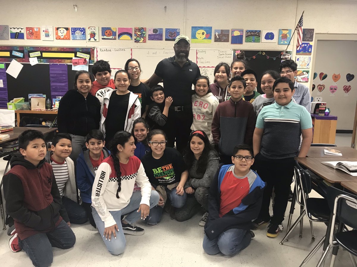 gloriagalvanz's tweet photo. What an inspirational morning! Moses West visited our campus to demonstrate his AWG technology and took some time to come by our classroom. My students are inspired and can’t wait to create a change in the world. #moseswest #awgtechnology #sustainablegoals https://t.co/k986c0lLEo
