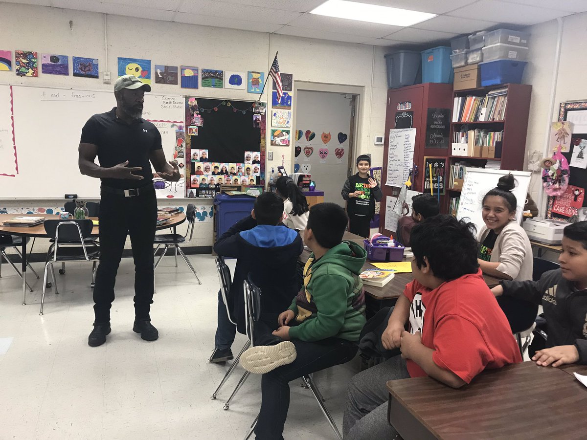 gloriagalvanz's tweet photo. What an inspirational morning! Moses West visited our campus to demonstrate his AWG technology and took some time to come by our classroom. My students are inspired and can’t wait to create a change in the world. #moseswest #awgtechnology #sustainablegoals https://t.co/k986c0lLEo