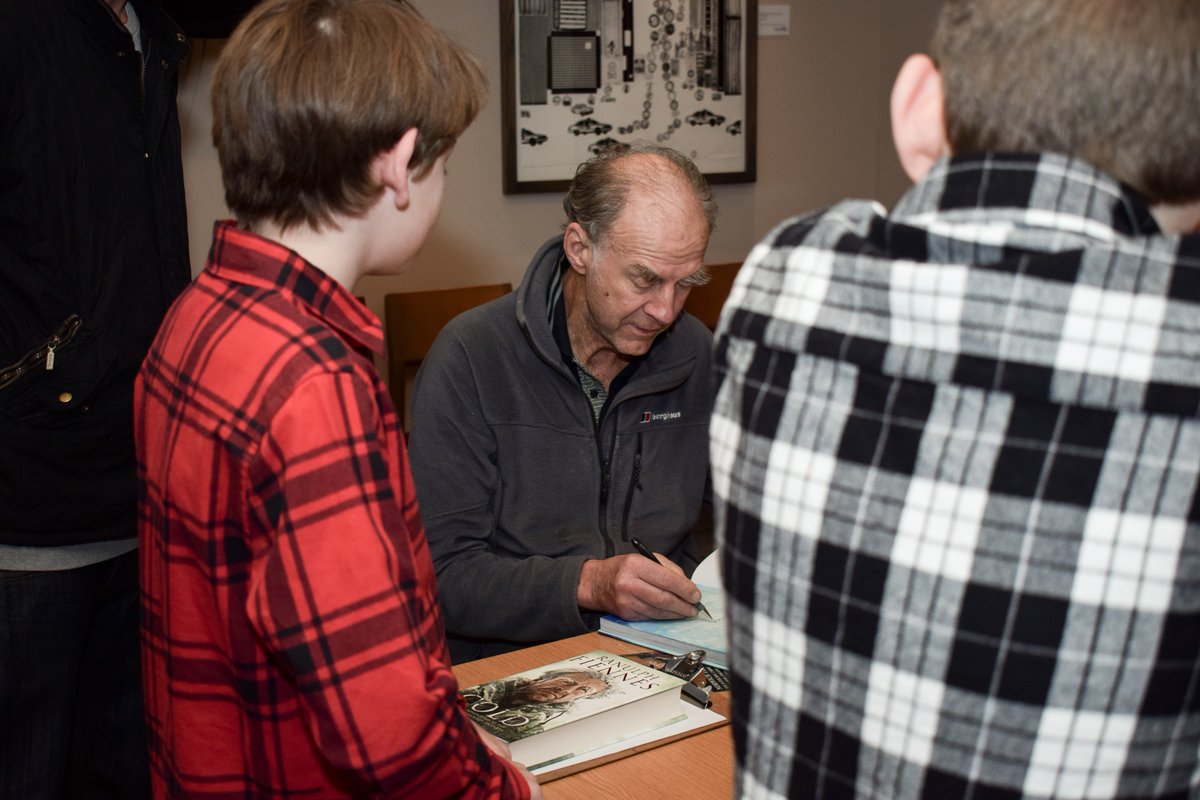 NorwichTheatre's tweet photo. 🔎🌍 Four very inquisitive students from Coltishall Primary School were given the chance to meet Sir Ranulph Fiennes before tonight's performance!

The group are studying famous explorers in class and Sir Ranulph was very happy to answer their questions! https://t.co/wXehOE7YBp