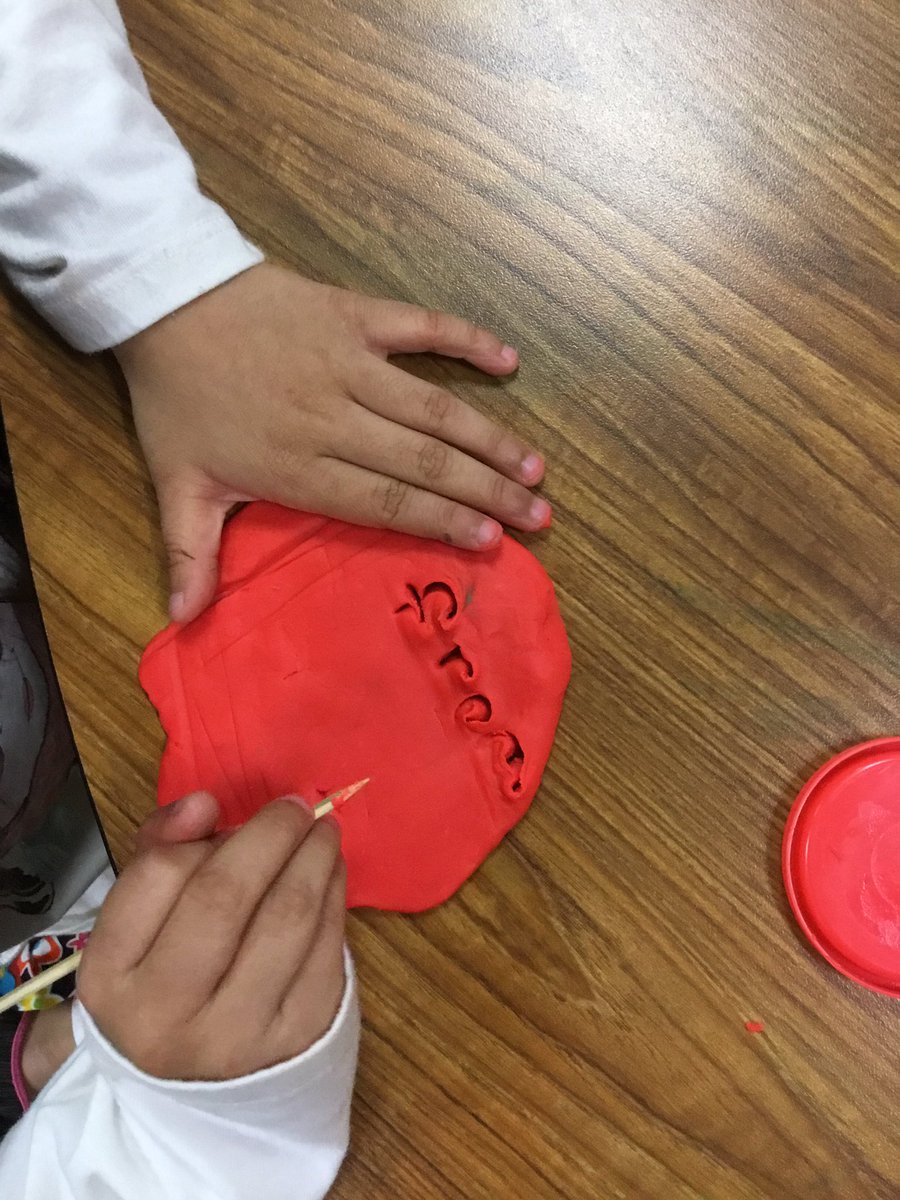 amyroenfanz's tweet image. Writing our sight word of the week (from) in play-doh.@CastlemanCreek #differentwaysoflearning
