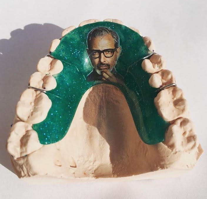 MidlyneOrtho's tweet photo. Imposters! How dare anyone try & copy greatness!
To quote Louis Armstrong, "A lotta cats copy the Mona Lisa, but people still line up to see the original" 💪💪🤟 Retainer wars! @MidlyneOrtho
@jeffreygoldbIum @SophieAScruggs #jeffgoldblumretainer #orthodontics #ortholab https://t.co/J7TKVY26Ya