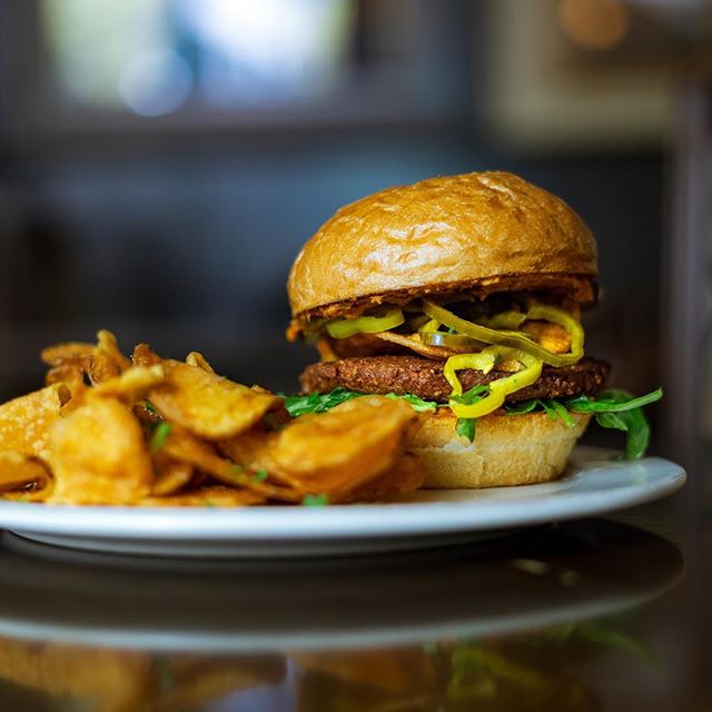 The Burger Battle challenge by cool_cuisine is coming up in March! Form a group with your friends and hit the streets to sample the best plant based burgers in Davis. Visit the link in our bio to learn more.
.
.
.
.
#deveresdavis #irishpub #publife #vegan #pl