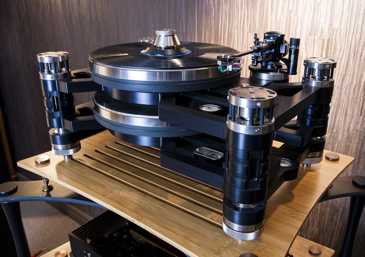 kjwestonelondon's tweet photo. UP CLOSE - The @KronosAudio Sparta record player with #GrahamEngineering Phantom III tonearm and #Lyra Atlas SL moving coil cartridge. https://t.co/HoWuyqOwyC