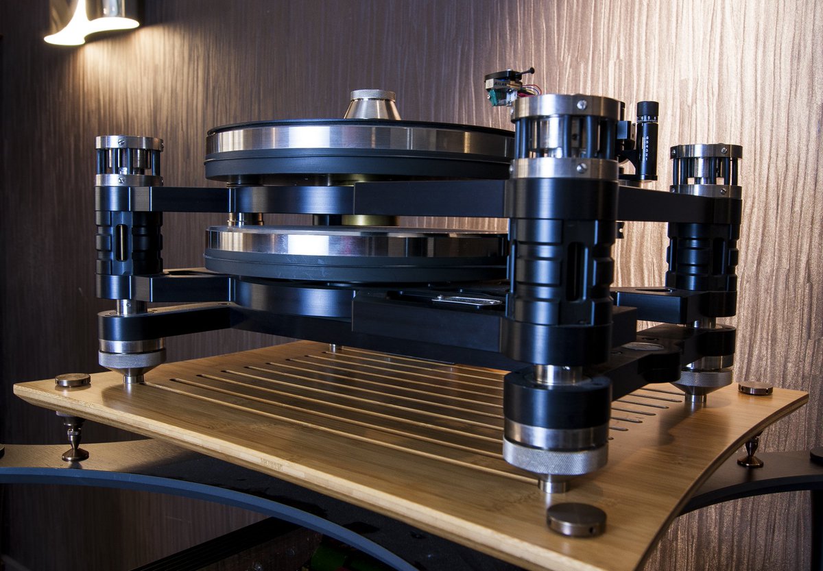 kjwestonelondon's tweet photo. UP CLOSE - The @KronosAudio Sparta record player with #GrahamEngineering Phantom III tonearm and #Lyra Atlas SL moving coil cartridge. https://t.co/HoWuyqOwyC