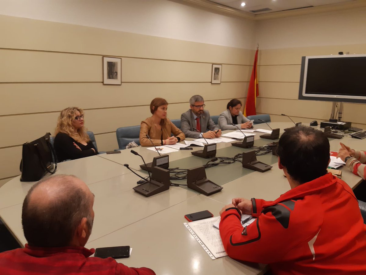 PASBF's tweet photo. Continuando el trabajo q empezamos allá por 2015, para la regulación de todxs lxs #BomberosForestales a través d #EstatutoBásico, mantenemos reunión en el Senado con los grupos PP, PSOE y Cs para q saquen adelante su tramitación en el día d mañana. Lo contrario no tendría logica https://t.co/u0n1yCLR4Y