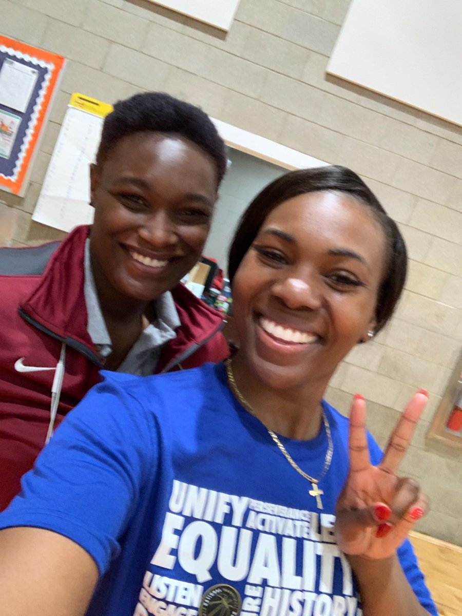 valiantswbb's tweet photo. Great to see old assistants and alumni back together! Mville Wbb is a family! #OnceAValiant #AlwaysAValiant #alumni #family https://t.co/MPJnuGbTHK