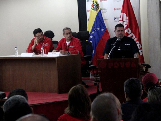PDVSA's tweet photo. 🇻🇪🏭Vicepresidencia de Refinación de PDVSA y la Gerencia General del CRP realizaron encuentro denominado “Oportunidades de Negocios CRP 2019”, dirigido al parque empresarial del estado Falcón ➙ https://t.co/wzbbpeKpsB https://t.co/5o0PL34sYC