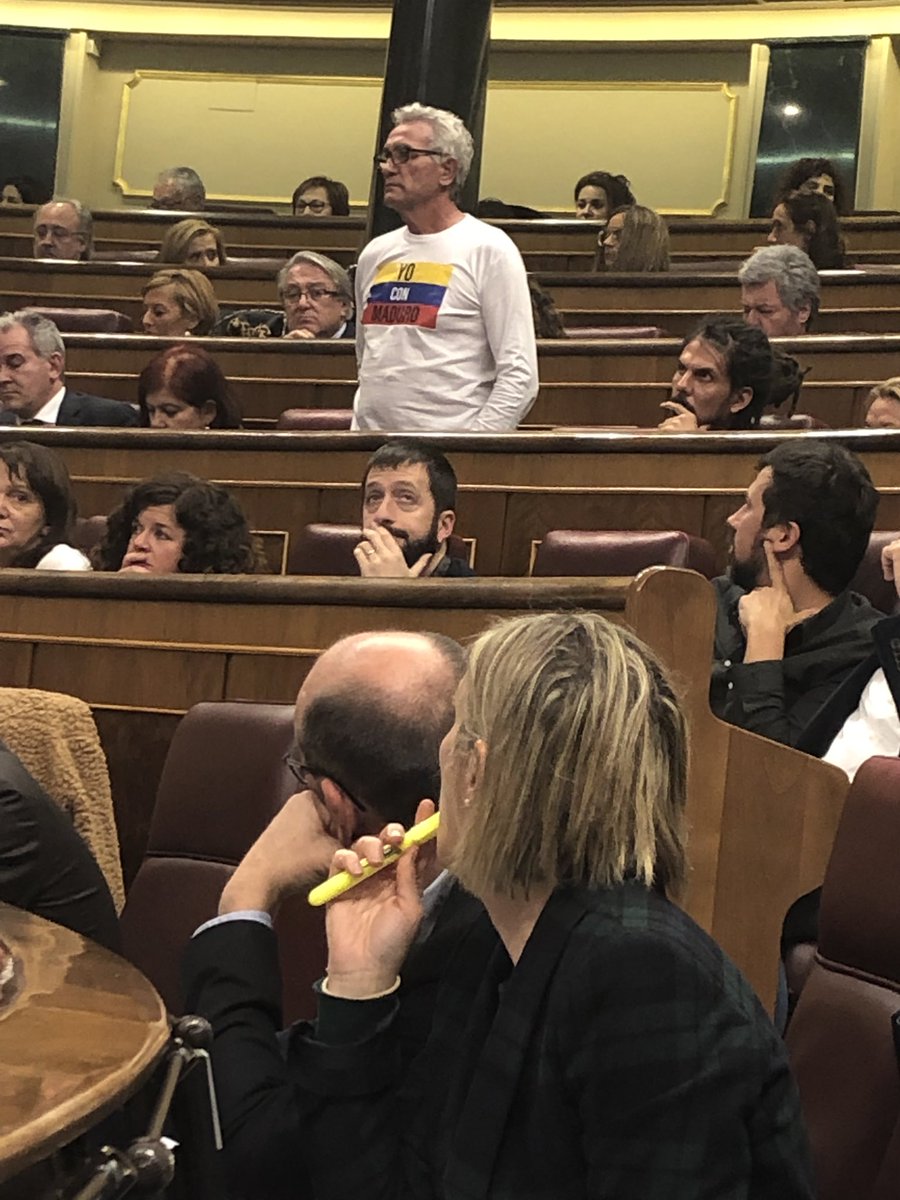 Tonicanto1's tweet image. Cañamero (Podemos) votando ahora a favor de Maduro. 
¡Qué poca vergüenza!