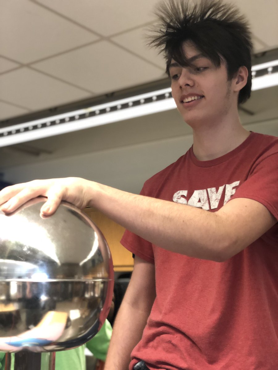 MrJOlsen's tweet photo. Van de Graaff day in #PNphysics1! #GoDoStuff https://t.co/nU6BGmy7a1