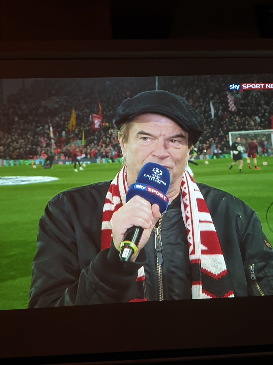 Oliver Kahn sieht nicht gut aus.
#LFCFCB