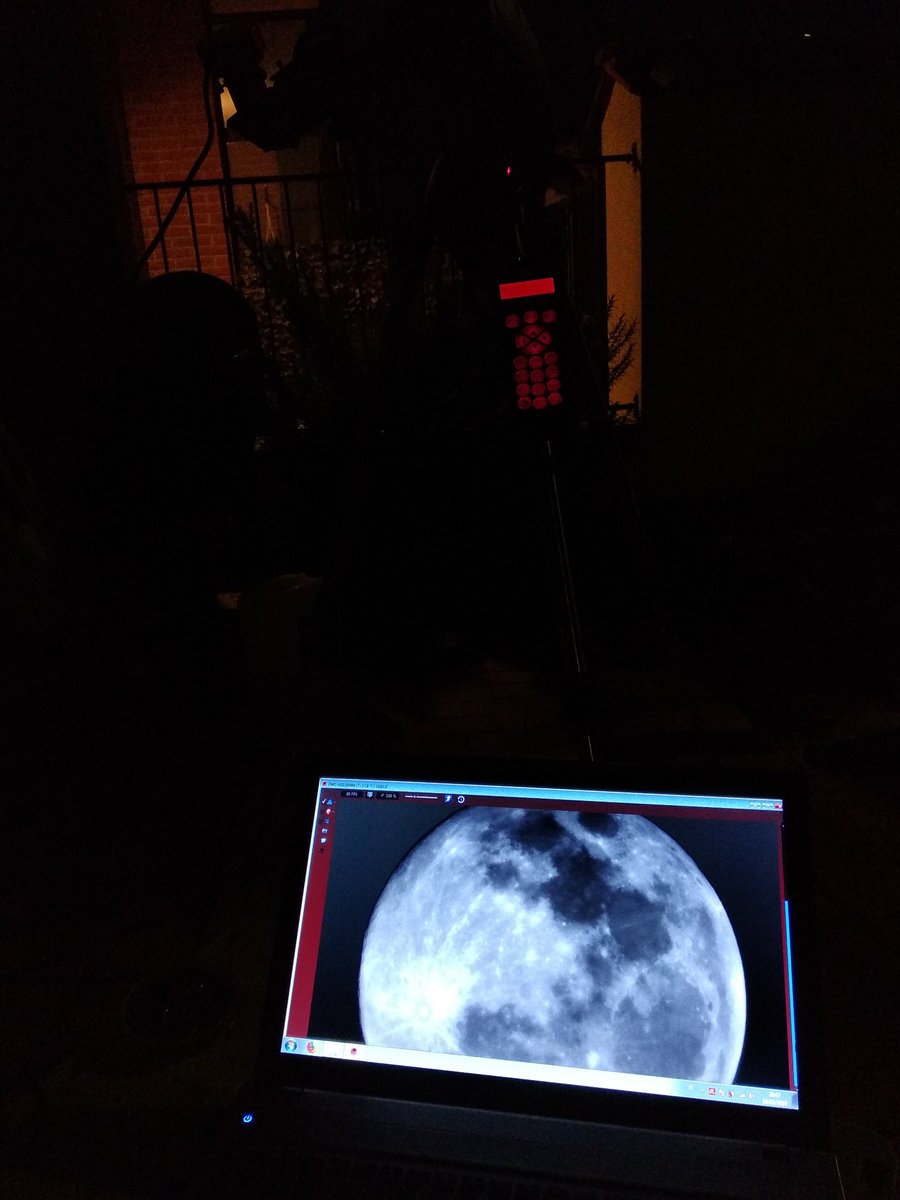 aapv2016's tweet photo. #superluna #amicidicespazio #astropillola qui si riprende https://t.co/s2sK71gigl