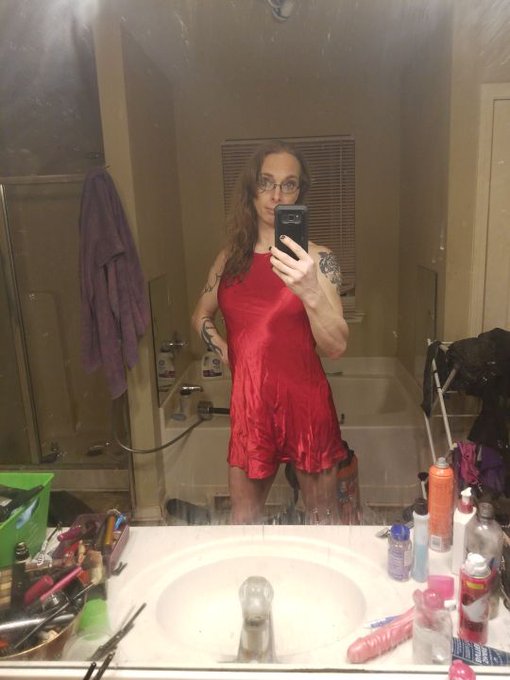 Red dress... Yes or no? https://t.co/JVR7vsf4qw<a href="/tag/asswednsday"class="tags"><span>#asswednsday</span></a>