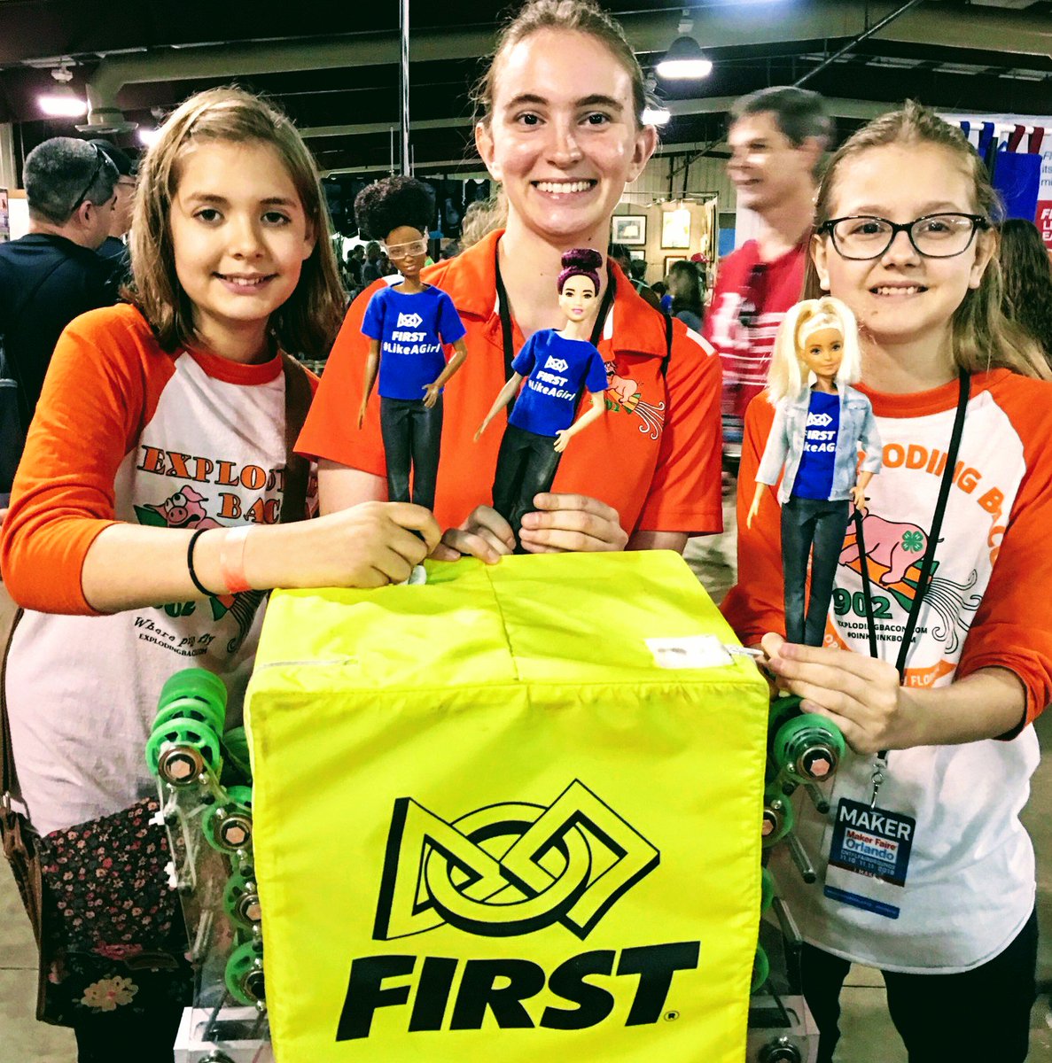 firstlikeagirl's tweet photo. Happy Bag &amp; Tag Day! Celebrate your accomplishments so far this season with your favorite pic of girls on your team doing #FIRSTLikeAGirl! Let's show the world what team members, mentors, and volunteers can do! https://t.co/Zg7JPnTdiu