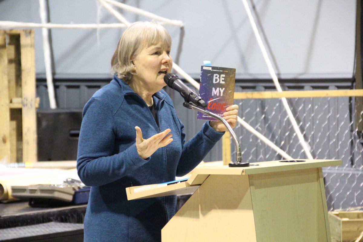 branksomehall's tweet photo. Kit Pearson, a Canadian award-winning author, visited our Grade 7 and 8 students today. Kit read from her new book “Be My Love” and took student questions. Did you know that her best-known book “The Sky Is Falling” makes reference to Branksome!?📚 https://t.co/79vbcEn5z5