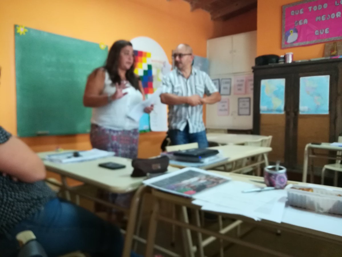profesoragiles's tweet photo. Hoy Tercer encuentro de Capacitación en servicio #CIIES2019"La formulación de problemas de enseñanza en la clase de Historia"#secundaria.Construimos actividades para implementar en el aula a través de Estudios de caso. #Bahe.Gracias docentes de #Monte región 17 por sumarse #dfc https://t.co/YfkxJSzKJ7