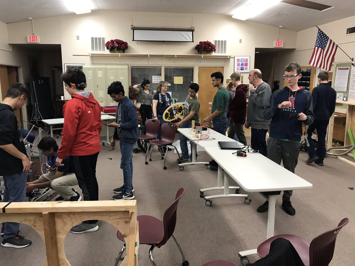 MarkAtMicrochip's tweet photo. #happyStopBuildDay #StopBuild Congrats @team178 @1FarmingtonHS https://t.co/UOZt2Eu8ZG