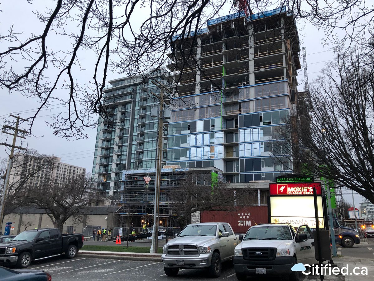 picturethis2day's tweet photo. 17 &amp; 15flr 989 condo towers rising along the 900blk of Johnson @ Vancouver are already making an impact on the skyline. Comprised of 206 residences and approximately 75% sold-out, 989 is expected to complete later this year. Learn more … https://t.co/LyWBXm1E9Y
