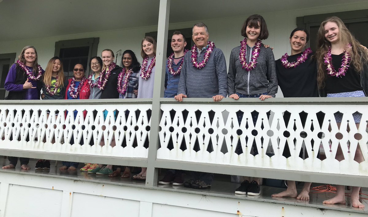 Aloha to our #corals2019 students! For 10 weeks, we’ll explore #traditionalecologicalknowledge, #invertbiodiversity, #oceansustainability, and #seagrassecology in Hawaii and @MarineBiol_FHL. Mahalo to Auntie Cindy from @KohalaCenter for the warm welcome and blessing!