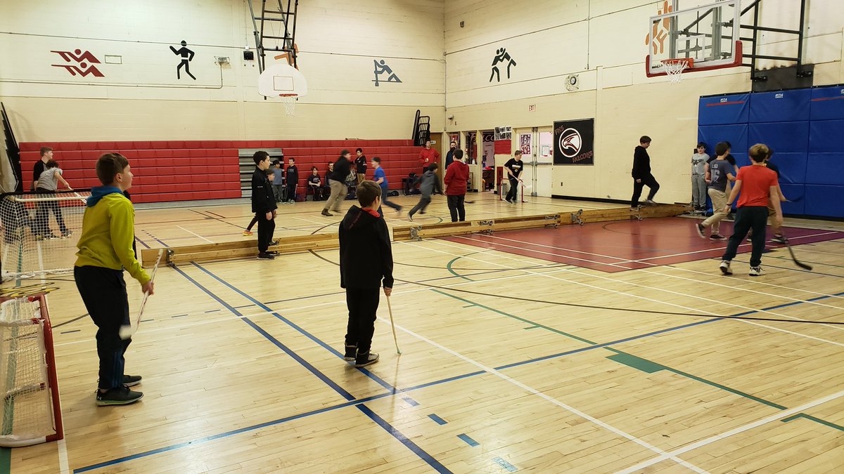 ForestHillsPE's tweet image. Indoor lunch hour @ForestHillsSJ due to cold temps so we roll it out here in the gym.  #ministicks #volleyball #dancepractice The cold won't stop us from being physically active.