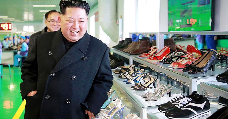 meester vervangen Deens highsnobiety on Twitter: "North Korea instructs factories to copy other  sneaker brands like adidas, Nike &amp; Asics: https://t.co/XBmlHZB59j  https://t.co/0EzE8mQdCE" / X