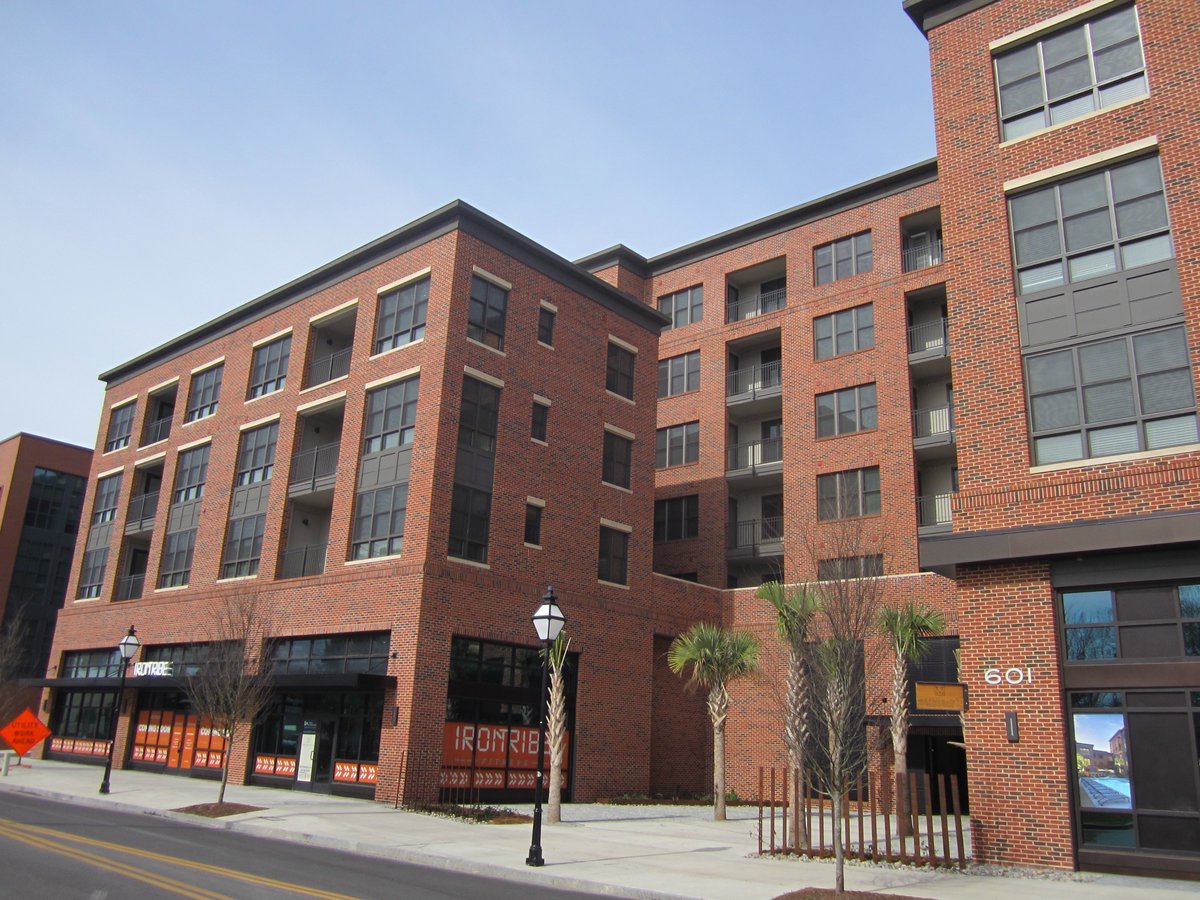 Our own Chris Dion represented THREE new tenants moving into 601 Meeting Street! Iron Tribe Fitness is open now and Greens &amp; Grounds Coffee and Italian restaurant concept, Gale will follow in the coming months! #comingsoon #leased #charlestonSC
Thanks <a href="/postandcourier/">The Post and Courier</a> for sharing!