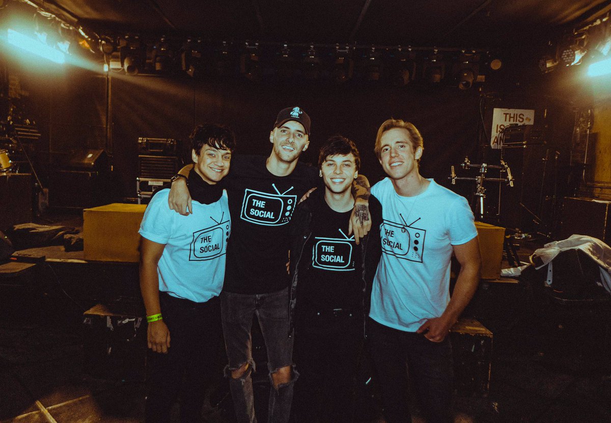 crashmycarband's tweet photo. HUGE THANK YOU TO @spencermusic1 AND HIS AMAZING TEAM FOR THE BEST FIRST TOUR WE COULD ASK FOR!! WE LOVE YOU ALL SO MUCH. ❤️ https://t.co/6nC1mrcYX3