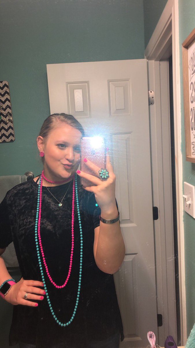 tdillard_14's tweet photo. I obviously like hot pink and turquoise💕 https://t.co/AE2czp5xgR