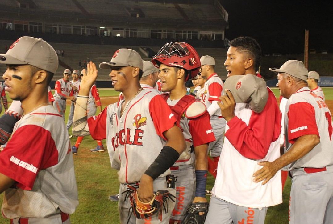 Estadio Rod Carew tweet media