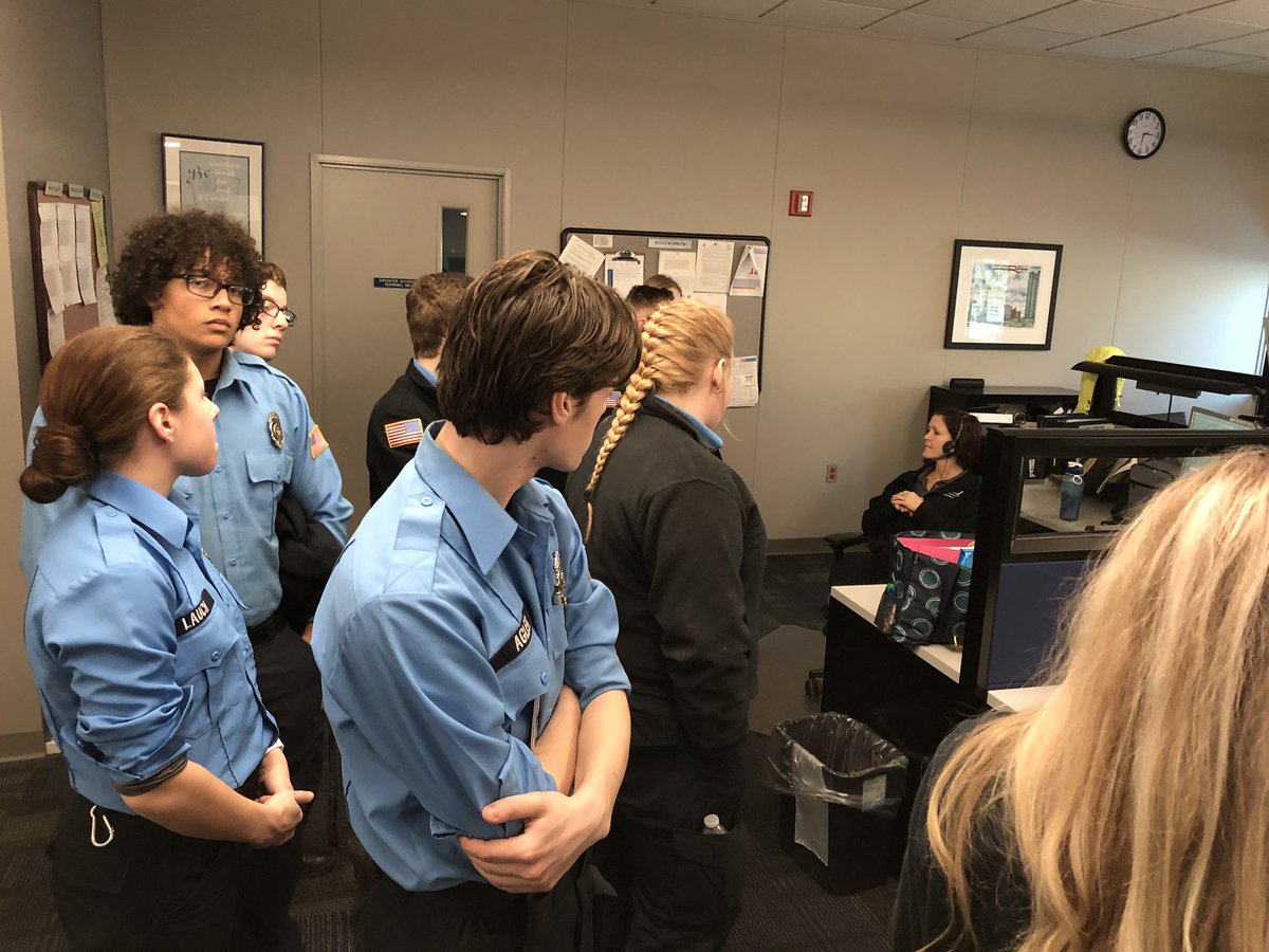 PentafireEMT's tweet photo. What a great day. We had the chance to take all the fire students to visit Toledo/Lucas County dispatch center. Had the opportunity to see the Lucas County EOC and hear from their EMA.  Students finished their day with a tour of Toledo Fire Station 7. @BGFIRESCHOOL @ToledoFire https://t.co/uTm17TyriJ