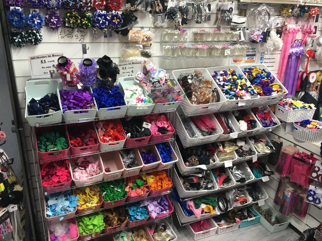 Glam_boozle's tweet photo. 🚨 Right folks the wait is over and tomorrow sees our sale start to celebrate our first year of trading at @Widnes_Market 💷 

Absolutely everything 10% off 

Sale ends 5pm Saturday 🎀

Find us on the centre aisle of Widnes Indoor Market, opposite @s_bpetslimited 🐶 https://t.co/uuwkYgnjnB
