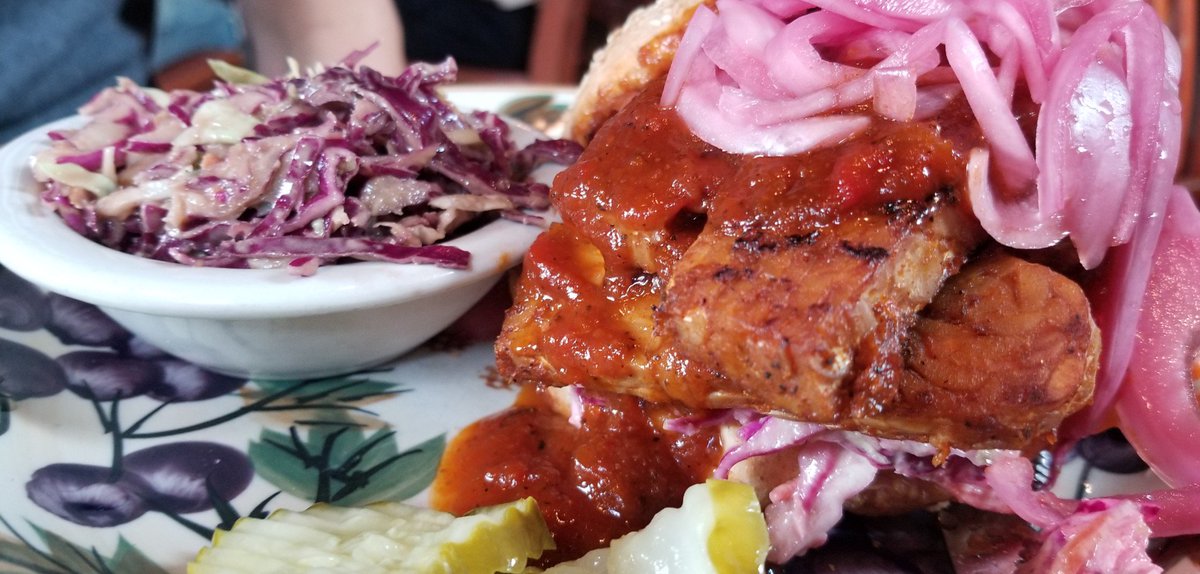 Austintxman's tweet photo. If you're gonna try a vegan burger, Austin is the place to do it. https://t.co/VN5N8xvu2V https://t.co/0RxRu06rNq