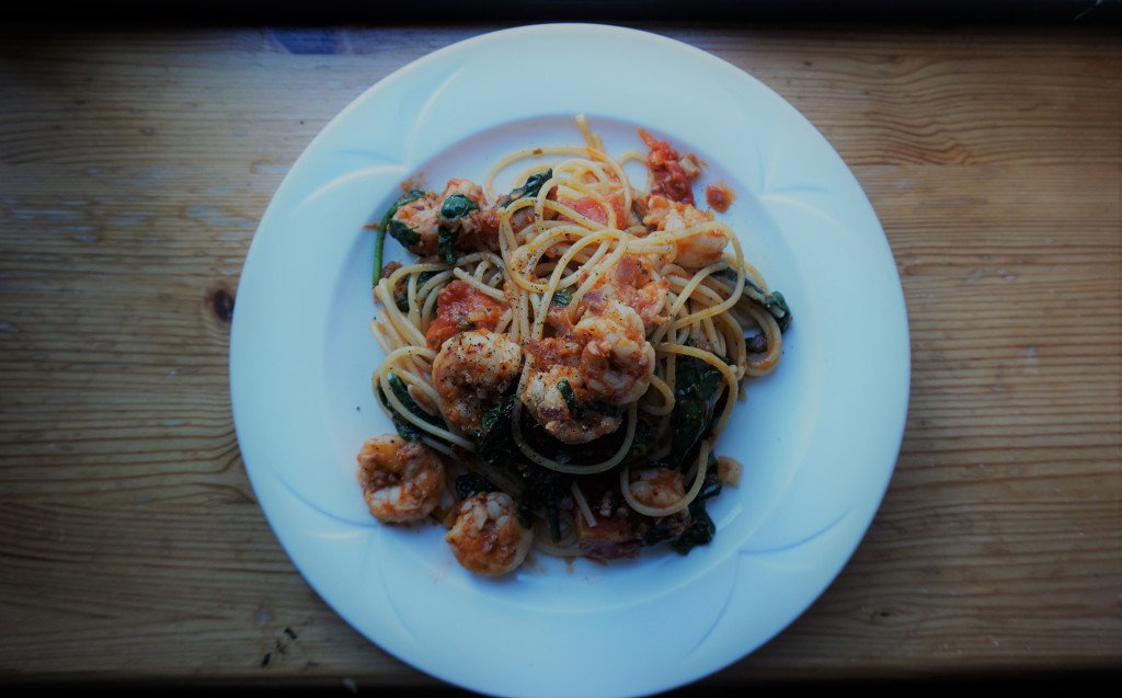 Recipe | Spaghetti with Garlic Chilli Prawns whereismyteaspoon.com/2019/02/19/rec…