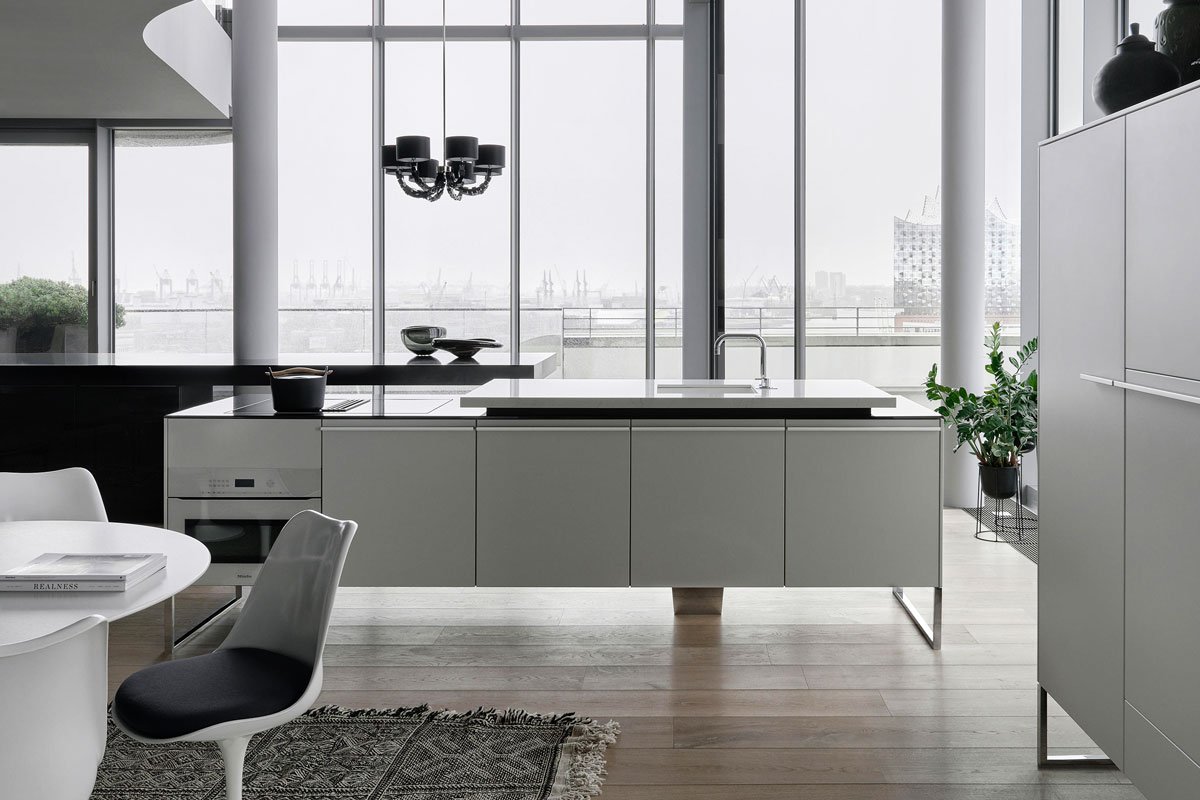 #DailyProductPick +VENOVO by <a href="/PoggenpohlBrand/">Poggenpohl Kitchens</a> uses framed metal end supports to create a floating kitchen that meets contemporary design demands: bit.ly/2DEbwLd