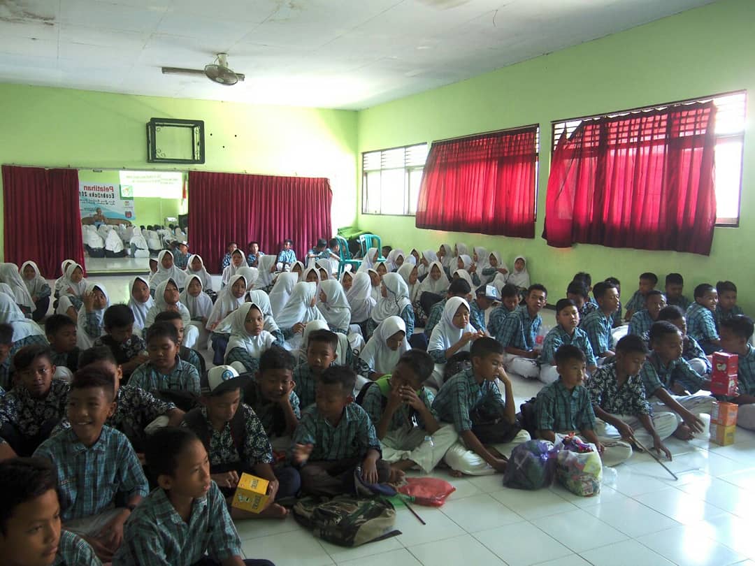 Sosialisasi pembuatan #ecobrick di SD Islam setono 2, <a href="/pkl_smpn5/">smpn5pekalongan</a> SMP N 9 Pekalongan
#ecobrick #sampahplastik #penjarakansampahplastik #sekolahbebassampahplastik