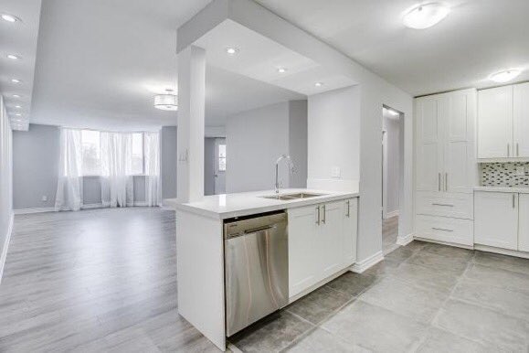 DiamondRealty_'s tweet photo. Welcome to 234 Albion Road, a fully renovated, 3 bedroom unit with a functional living space
https://t.co/LG8UeIBA2R https://t.co/ikLk5FWK3m