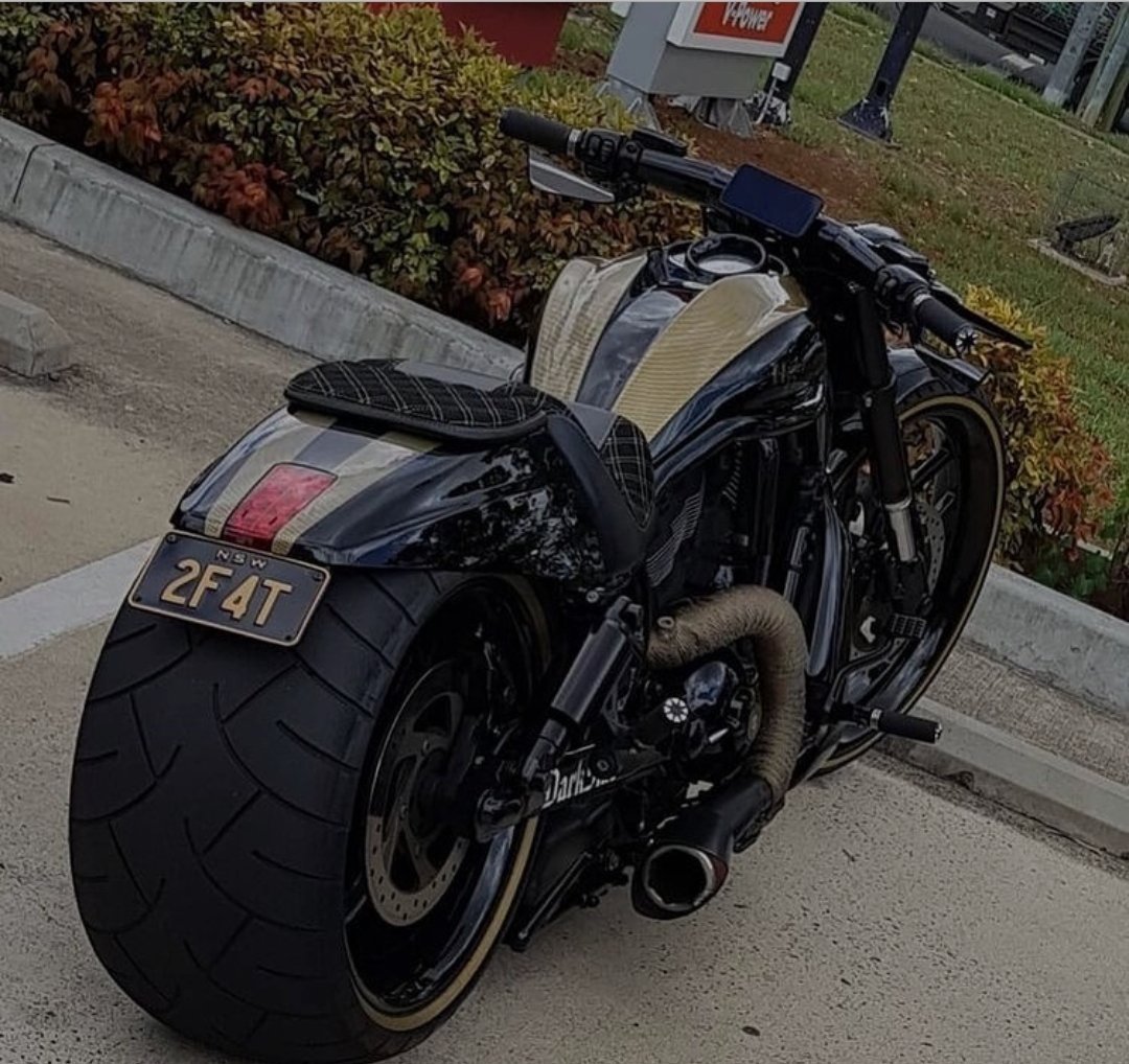 BarcelonaHarley's tweet photo. Bloques de metal impactando en las emociones ✌

#Barcelona 

#HarleyDavidson https://t.co/6yZSr90ZPr