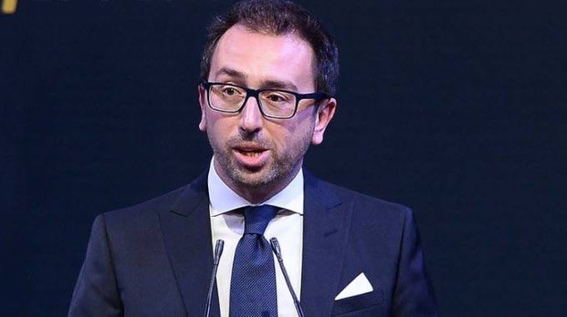FrancoLaratta's tweet photo. Un delirio!
Lilli Gruber: “Anche Travaglio vi ha scaricati su Salvini. Come lo giustifica?”
Bonafede: “Chiariamo. Qui non si tratta di immunità. Qui c’è uno che praticamente ha fatto un reato non per sé ma per gli altri”

Bonafede è Ministro della Giustizia. 
MA PER PIACERE!! https://t.co/cMgmtvkoi2
